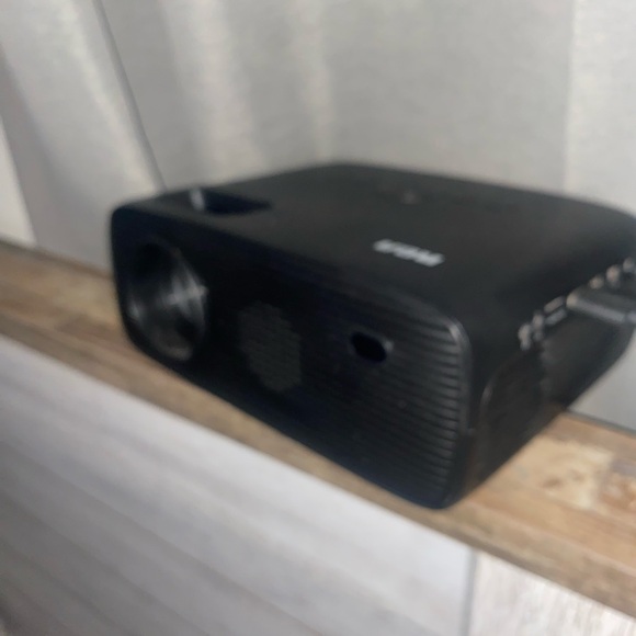 Projecter - Picture 3 of 3